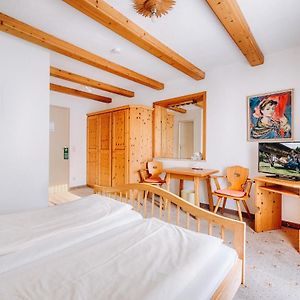 Zimmer mit Queensize-Bett